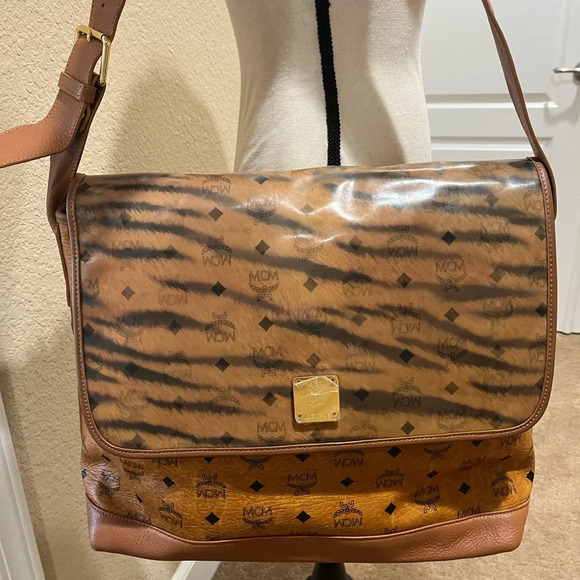 MCM Phenomenon Jumbo shoulder Bag - Picture 1 of 16